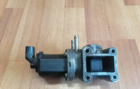 Jeep Cherokee III KJ EGR valve 50024004 5159971AA 70069205