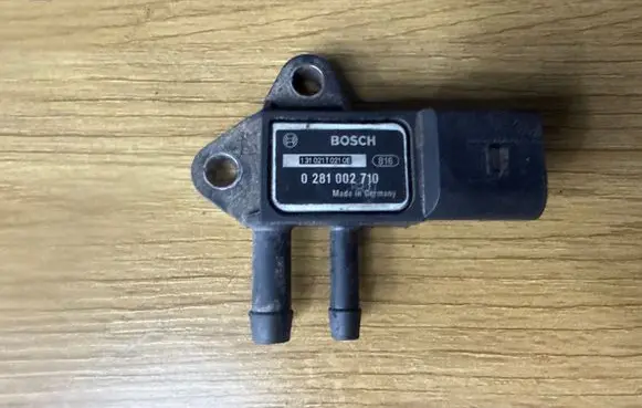 Volkswagen Golf V Exhaust gas pressure sensor 0281002710