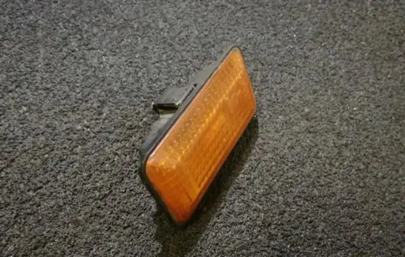 Volkswagen Golf III Front fender indicator light 1H0949117