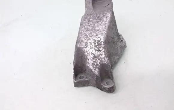 Volkswagen PASSAT B5 Engine mounting bracket 8D0199307L