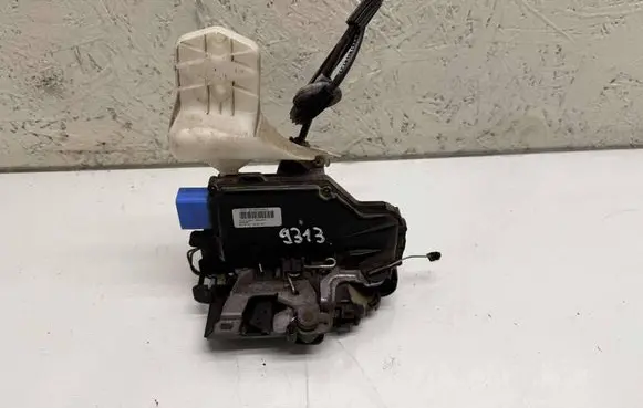 Volkswagen Caddy Front door lock 3D1837015AS