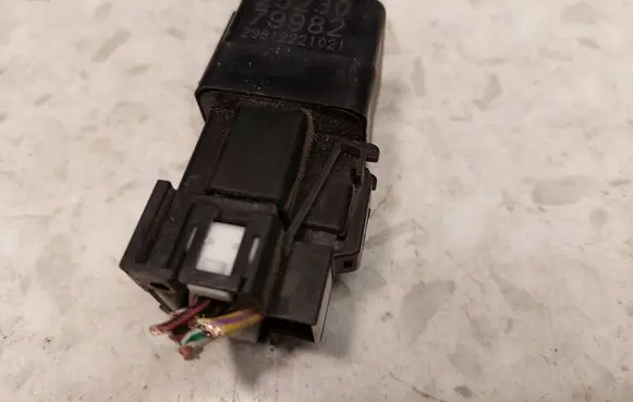 Nissan Navara D22 Other relay 2523079982 29812221021