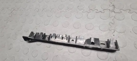 BMW 1 E82 E88 Fender mounting bracket 7118160