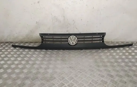Volkswagen Golf III Front bumper upper radiator grill 