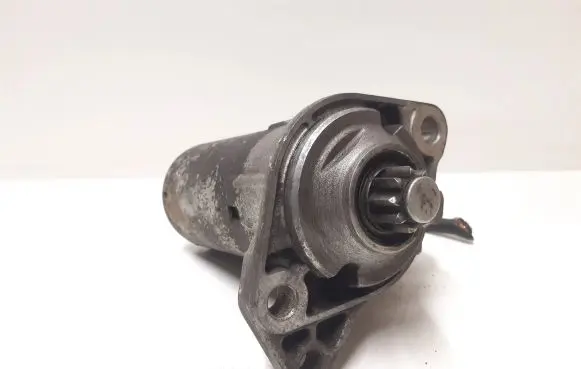 Volkswagen Golf IV Starter motor 1005821879