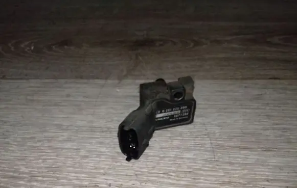 Volvo XC90 Air pressure sensor 0261230090 8677288