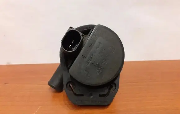 Mercedes-Benz E W211 Water pump 3130591163 9557