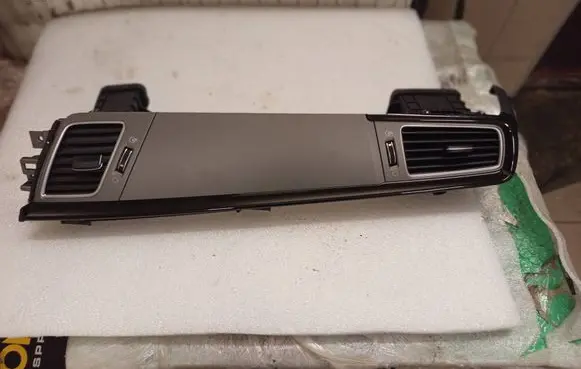 KIA Niro Dash center air vent grill 84795G5100CE4