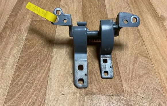 BMW 5 E60 E61 Tailgate/trunk/boot hinge 7061384