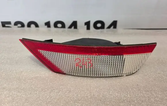 Ford Kuga I Reverse light 8V4115K272AB