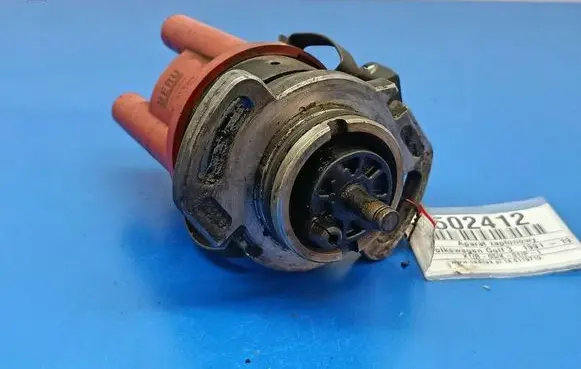 Volkswagen Golf III Spark distributor 030905205AB