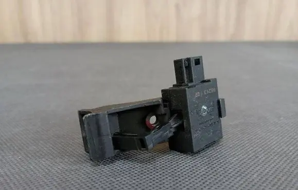 Mercedes-Benz CLK A209 C209 Glove box lock A0025424219 0025424219
