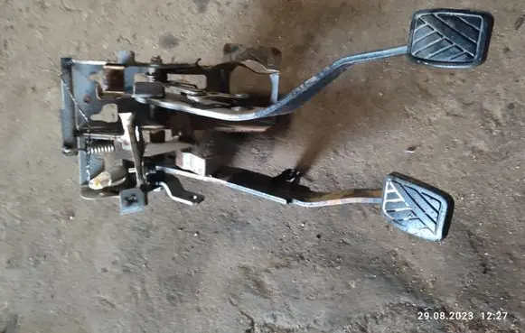 Suzuki Grand Vitara II Accelerator throttle pedal