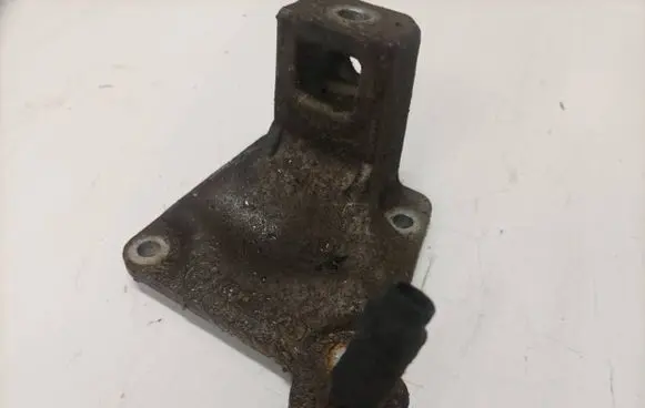 BMW 5 E39 Engine mounting bracket 6751226