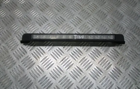 Nissan Almera Tino Third/center stoplight
