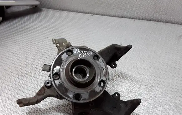 Skoda Octavia Mk2 (1Z) Front wheel hub