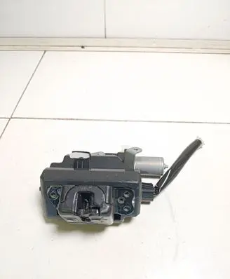 Toyota RAV 4 (XA50) Loading door lock 1638000790 T5161382A