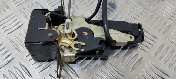 Pontiac Vibe Tailgate window lock/catch/latch 