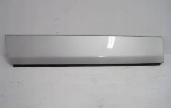 Suzuki Grand Vitara II Front door trim (molding) 