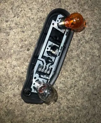 BMW 5 E39 Tail light bulb cover holder 8371324