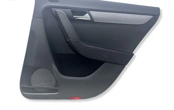 Volkswagen PASSAT B7 Rear door card panel trim 3AF867212