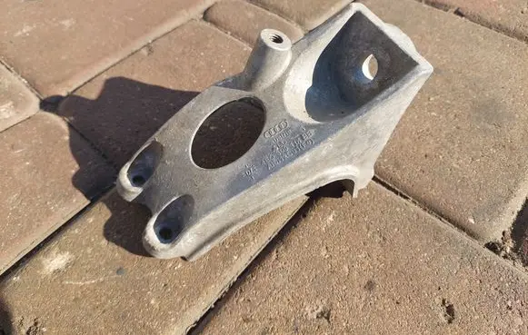 Audi A8 S8 D3 4E Gearbox mounting bracket 4E0399114BB