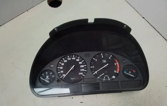 Speedometer (instrument cluster)