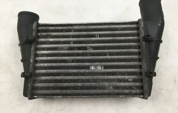 Volkswagen PASSAT B5 Intercooler radiator 058145805B