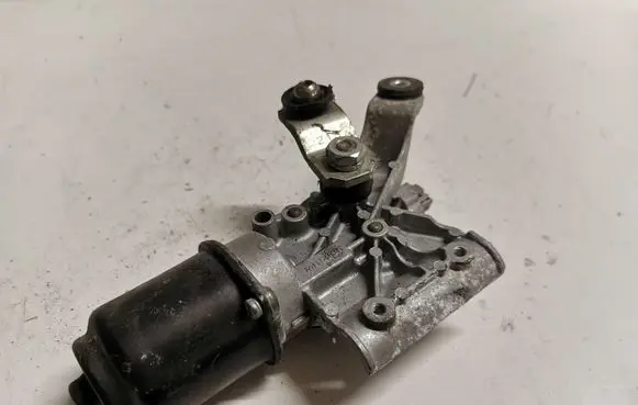 Subaru Legacy Wiper motor 831232213