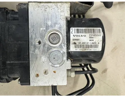 Volvo V60 ABS Pump p31423348