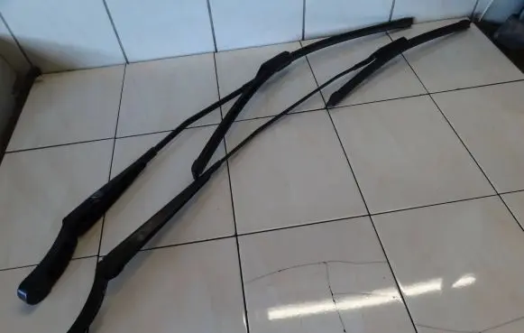 Opel Grandland X Front wiper blade arm