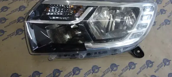 Dacia Sandero Headlight/headlamp 260605665R