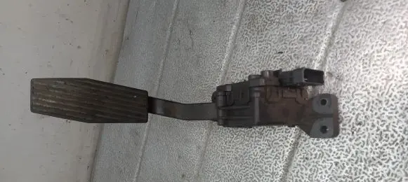 Opel Vectra C Accelerator pedal position sensor 