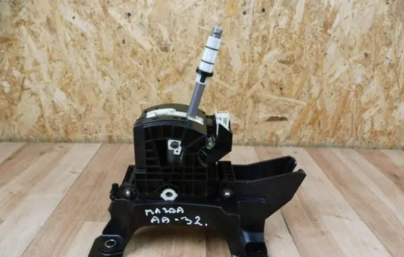 Mazda 3 Gear shifter/selector DFR7