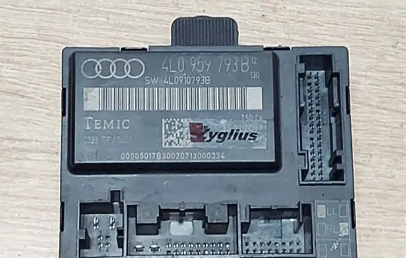 Audi Q7 4L Door control unit/module 4L0959793B