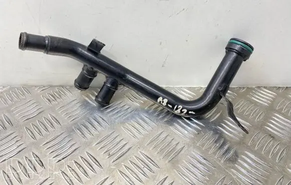 Audi A8 S8 D3 4E Engine coolant pipe/hose 057121073B