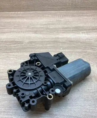 Audi A6 S6 C5 4B Front door window regulator motor 119024114 05071941