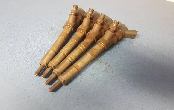 Toyota Corolla E120 E130 Fuel injector 0445110221 23670-33040 961