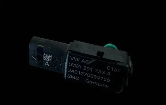 Volkswagen Jetta VII Fuel pressure sensor 5WA201733A