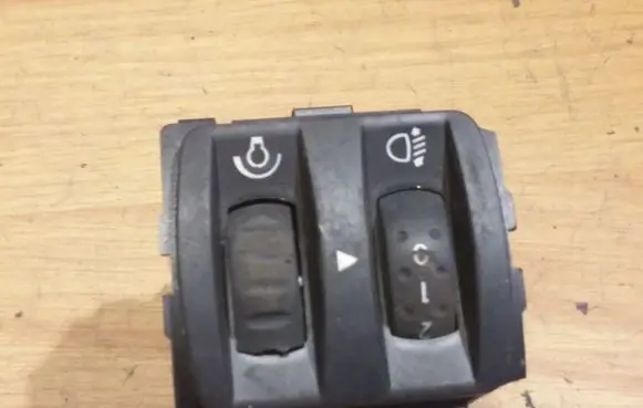 Renault Megane II Headlight level height control switch 8200065195B 08802012
