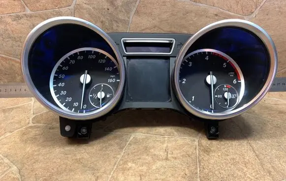 Speedometer (instrument cluster)