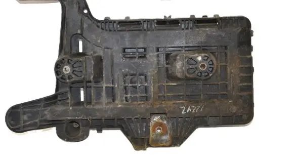Volkswagen Golf V Battery tray 1KM915333