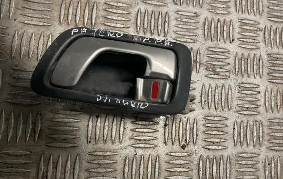 Mitsubishi Pajero Front door interior handle 