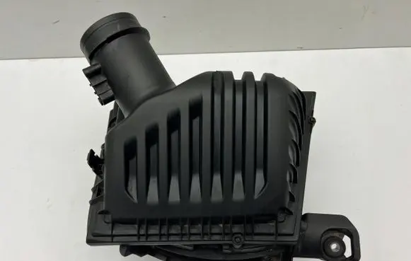BMW 2 F45 Air filter box 8513916