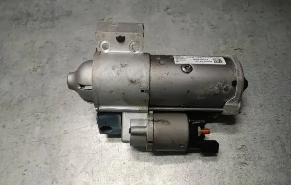 BMW 5 G30 G31 Starter motor 8671504