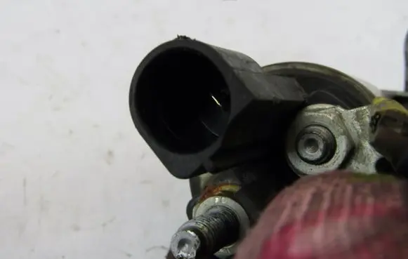 Volkswagen Polo V 6R Starter motor 02Z911021C