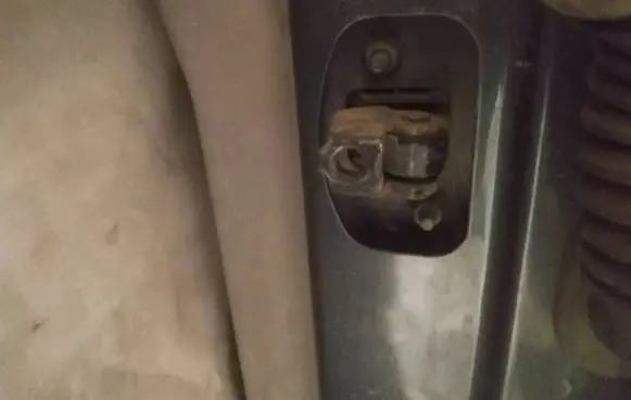 Volvo V50 Rear door check strap stopper