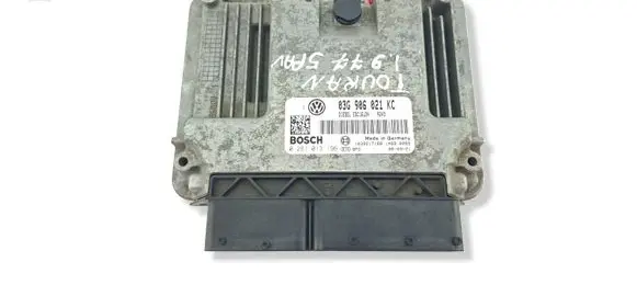 Volkswagen Touran I Engine control unit/module 03G906021KC 0281013196