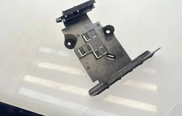 Audi A3 S3 8V Engine control unit holder 5Q0906507F