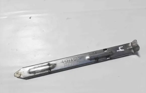 Headlight/headlamp mounting bracket
